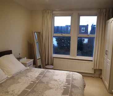 2 Bed Maisonette, Worple Road, SW20 - Photo 6