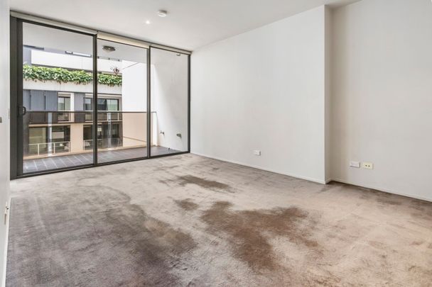 Modern Apartment Next to the Metro - Photo 1