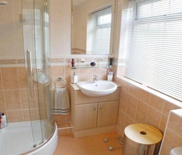 2 bedroom bungalow to rent - Photo 2