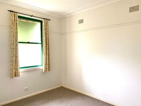 Three bedroom home in South Tamworth - Photo 3