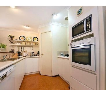 Lovely Family Home in Alfred Cove - Photo 6