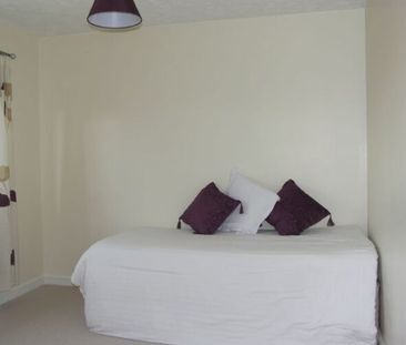 4 bedroom detached house to rent - Photo 3