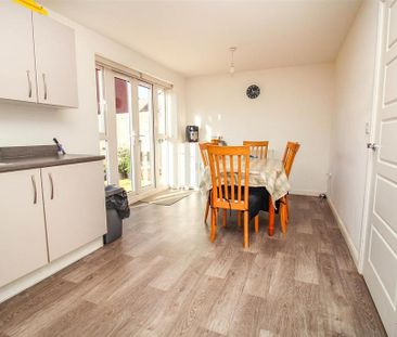 3 bedroom detached house to rent - Photo 5