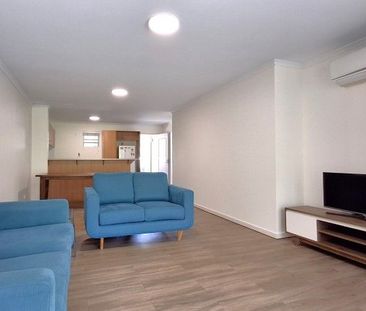 2BED 2BATH 2CAR NEWLY RENOVATED NEXT DOOR TO INDOOROOPILLY SHOPPING... - Photo 2