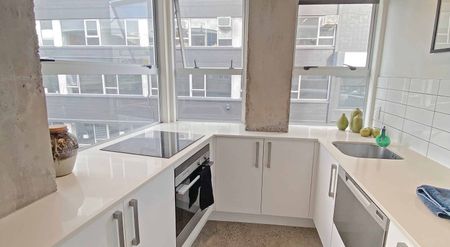 Trendy Studio Apartment - Photo 2