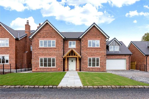 Outstanding luxury family home in exclusive development on the edge of Delamere forest - Photo 1