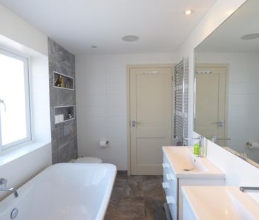 4 bedroom semi-detached house to rent - Photo 4