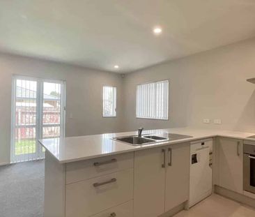 Tinsel & Lights @ Tribute Loop! - Photo 2