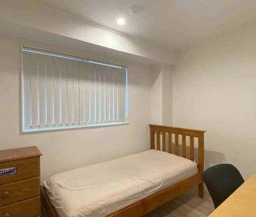 2-Bedroom Apartment in the Heart of Auckland -... - Photo 3