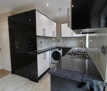 4 bedroom terraced house to rent - Photo 5