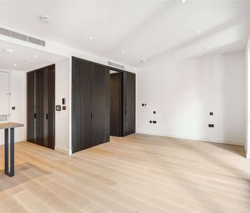 A sensational studio apartment in the iconic Embassy Gardens with f... - Photo 6