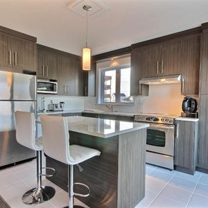 Appartement 4 1/2 + bureau - Lévis (St-David), 2ième étage, air clim, 2 stationnements, libre 1ier décembre 2025 - Photo 2