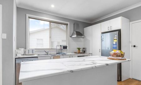 Comfortable 3-Bedroom Home in Central Moe! - Photo 2