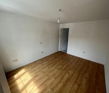2 bedroom end of terrace house to rent - Photo 4
