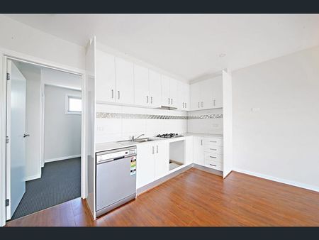 Modern 2-Bedroom Townhouse in St Albans - $530/week - Photo 4