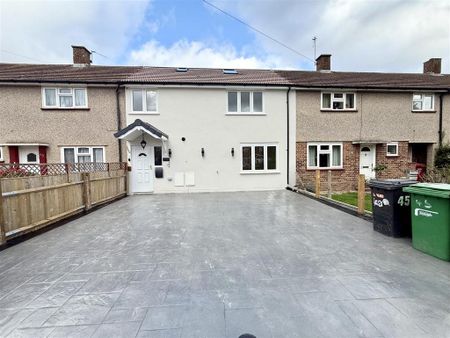 1 bedroom in a house share to rent - Photo 2