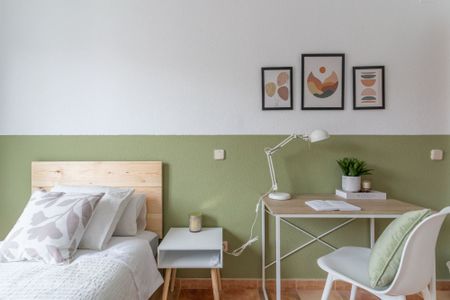 Cozy room with semi-private bathroom in Estrecho - Photo 2