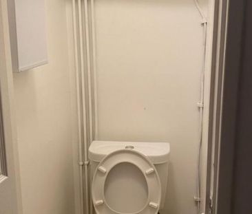 Room in a Shared Flat, Kingsridge, SW19 - Photo 3