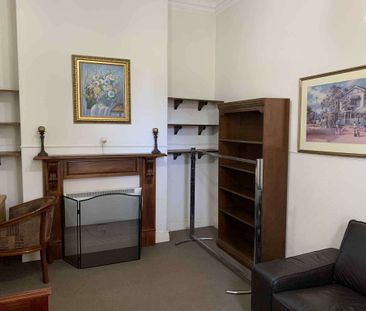 East Melbourne - Photo 1