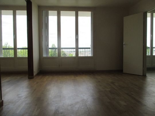 Location Appartement 3 pièces 71m² FLEURY LES AUBRAIS 45400 - Photo 1