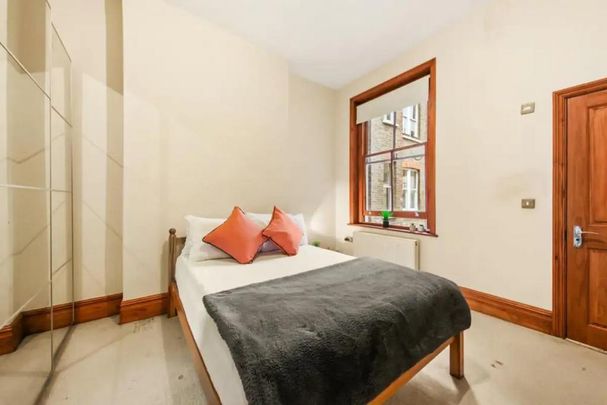 1 bedroom in a house share to rent - Photo 1