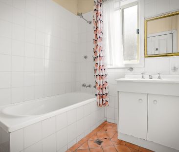 NEAT & TIDY THREE BEDROOM HOME! - Photo 4