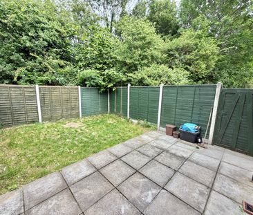 Amber Mead, Taunton, Somerset - Photo 1