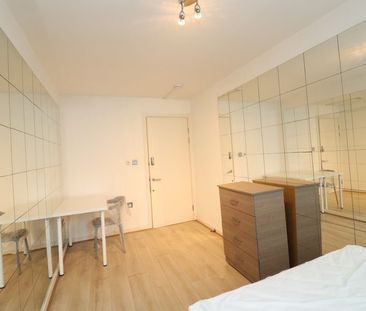 Room in a Shared Flat, Dovecote House, SE16 - Photo 5