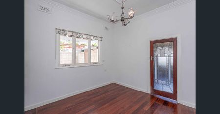 Elegant Floreat Family Home - Photo 4