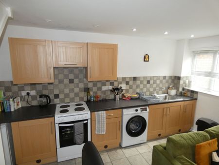 1 bed House - To Let - Photo 3