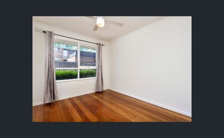 Comfort, Convenience & Low-Maintenance Living - Photo 2