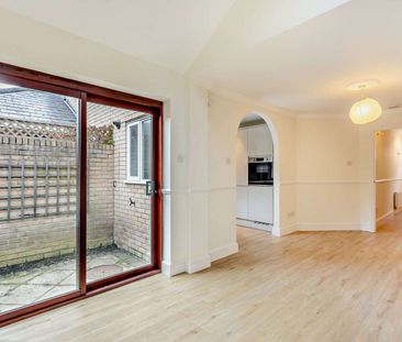 Well-presented three bedroom house in central Cambridge - Photo 3