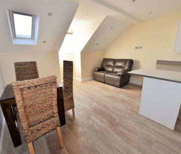 2 bedroom Flat in Woodsley Road, Leeds - Photo 3