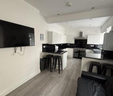 6 bedroom terraced house to rent - Photo 5