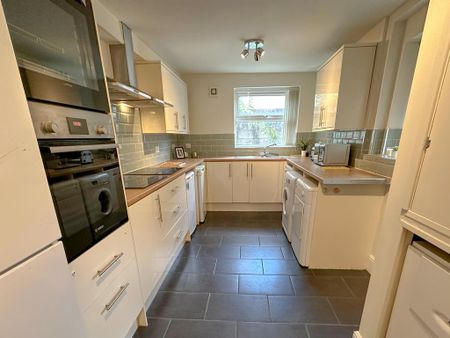 1 bedroom in a house share to rent - Photo 3