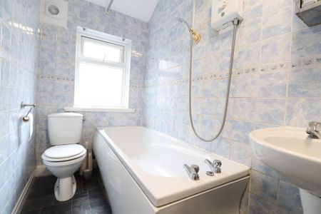 3 bedroom terraced house to rent - Photo 4