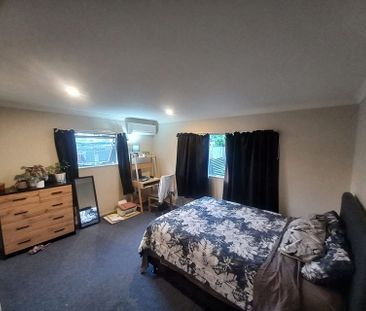 Fully Furnished | Modern & Low Maintenance - Photo 5