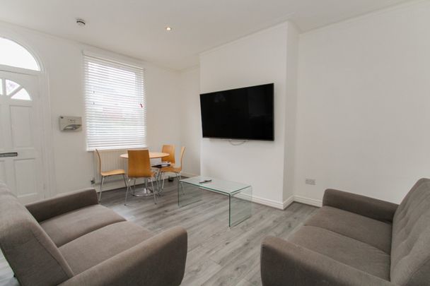 3 bedroom terraced house to rent - Photo 1