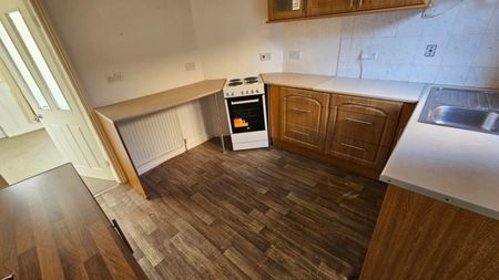 2 bed Terraced - To Let - Photo 5