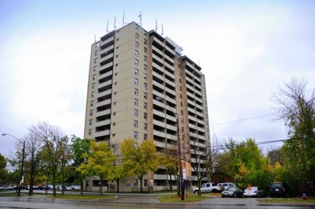 Bell Manor Apartments - Photo 2