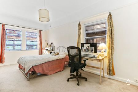 Sunlit Bondi Living – Quiet Art Deco Apartment Moments from the Beach - Photo 4