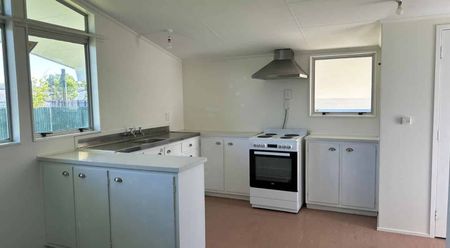 3 bedroom home - Photo 5