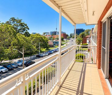 Spacious One Bedroom Apartment Opposite Gunnamatta Park - Photo 4