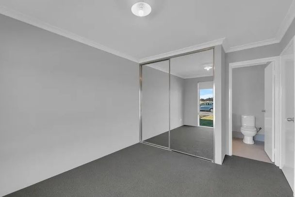 13, Parsons Way, South Yunderup - Photo 1