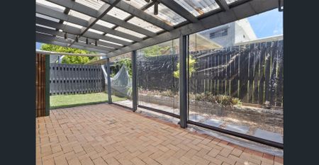 Spacious 3-Bedroom Townhouse in Prime Kelvin Grove Location! - Photo 3