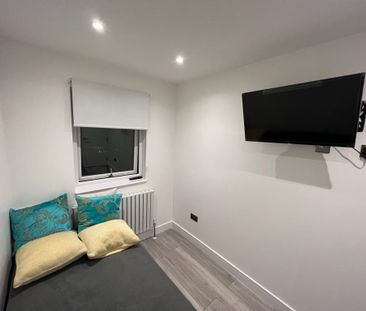 Room in a Shared Flat, Brook Walk, N2 - Photo 5