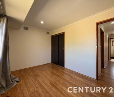 Freshly Renovated & Ready to Impress! - Photo 5