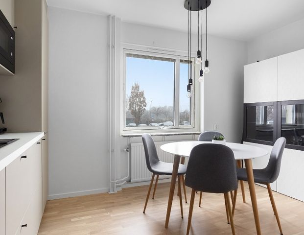 Hallasvängen 31D - Foto 1