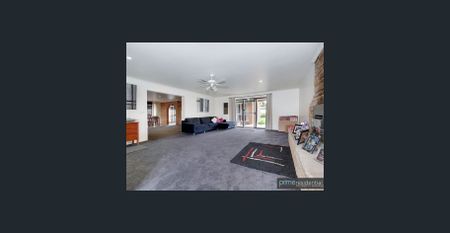 Charming 3-bedroom home with two living areas - Photo 5