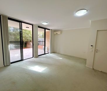 Spacious Two Bedroom Apartment With large Outdoor Area - Photo 5